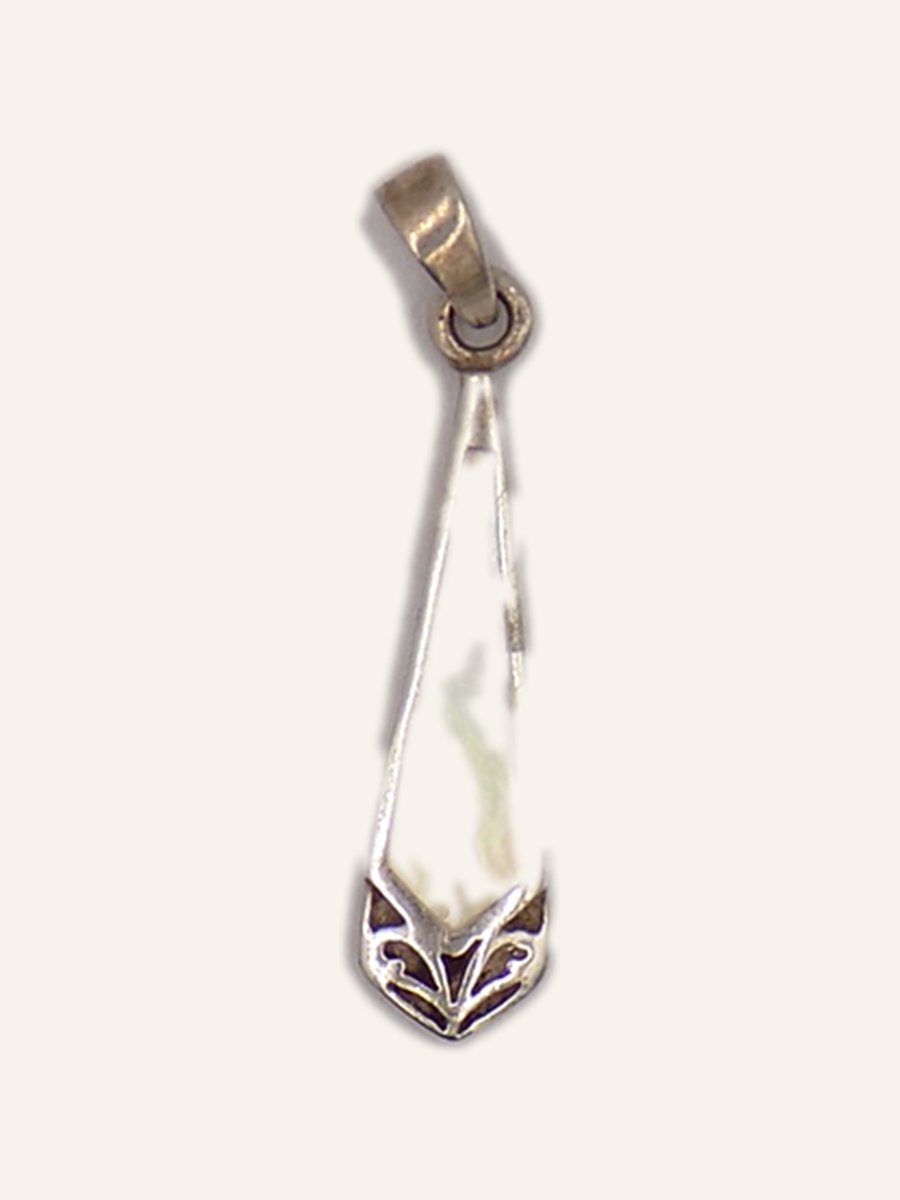 Teardrop pendant in mother-of-pearl and chased silver