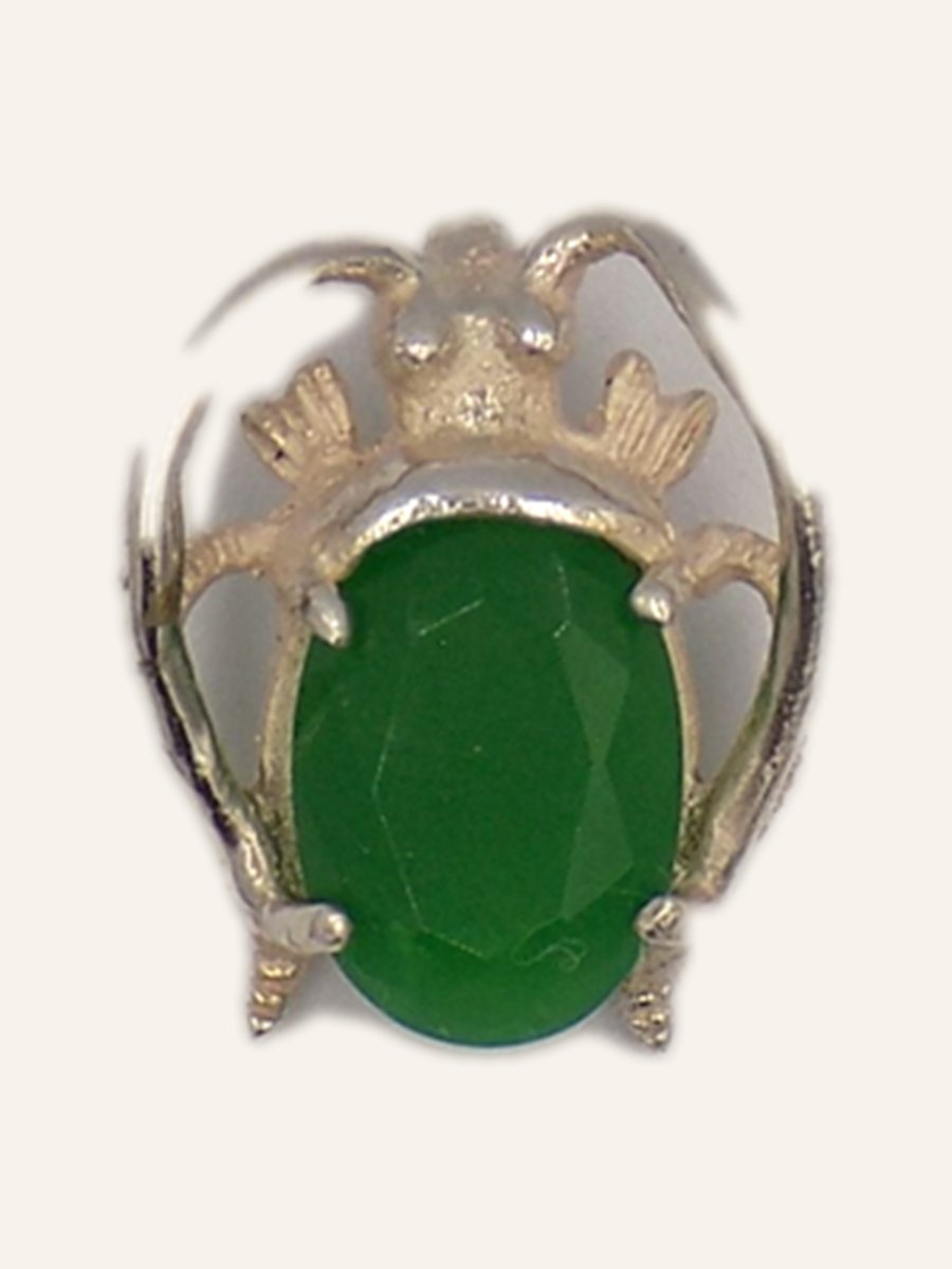 Pendant with green agate and gilt crown
