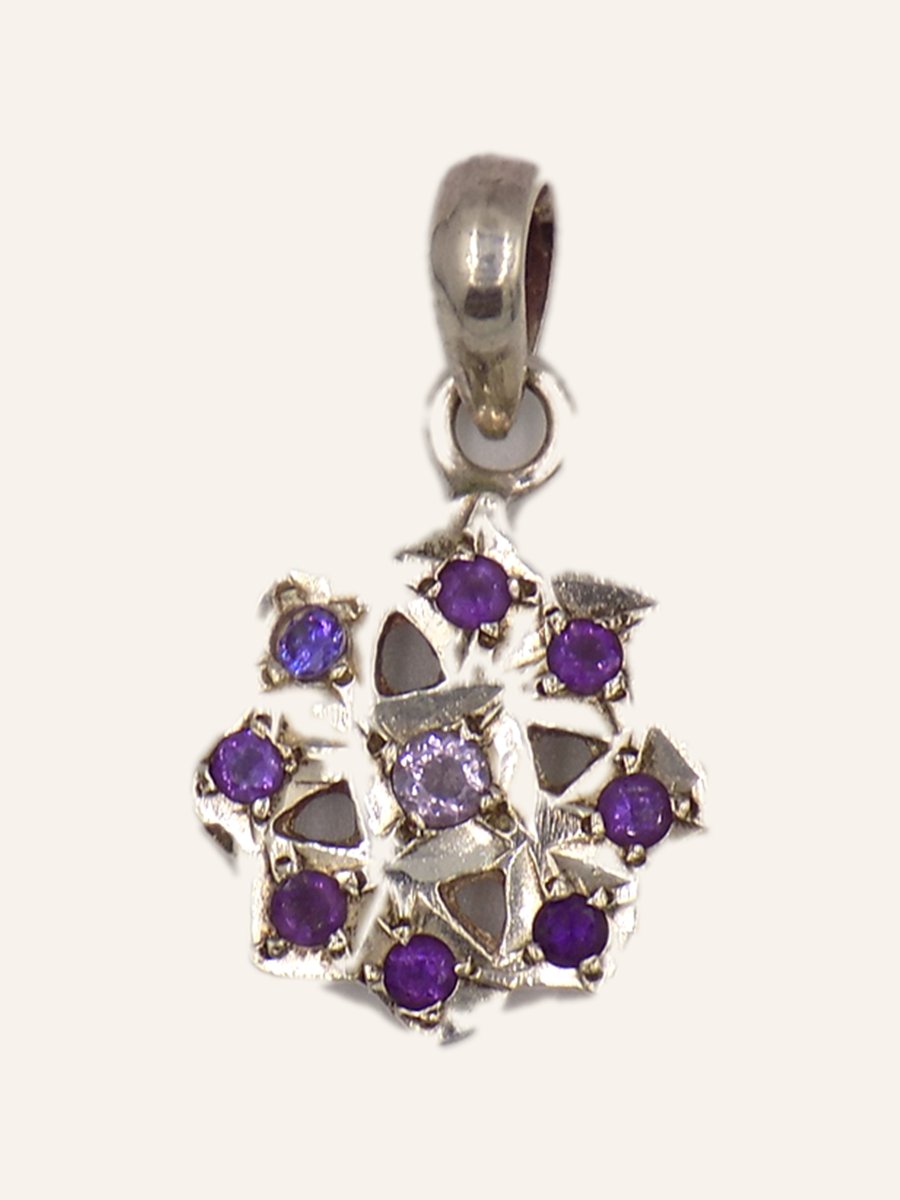 Star pendant with amethysts