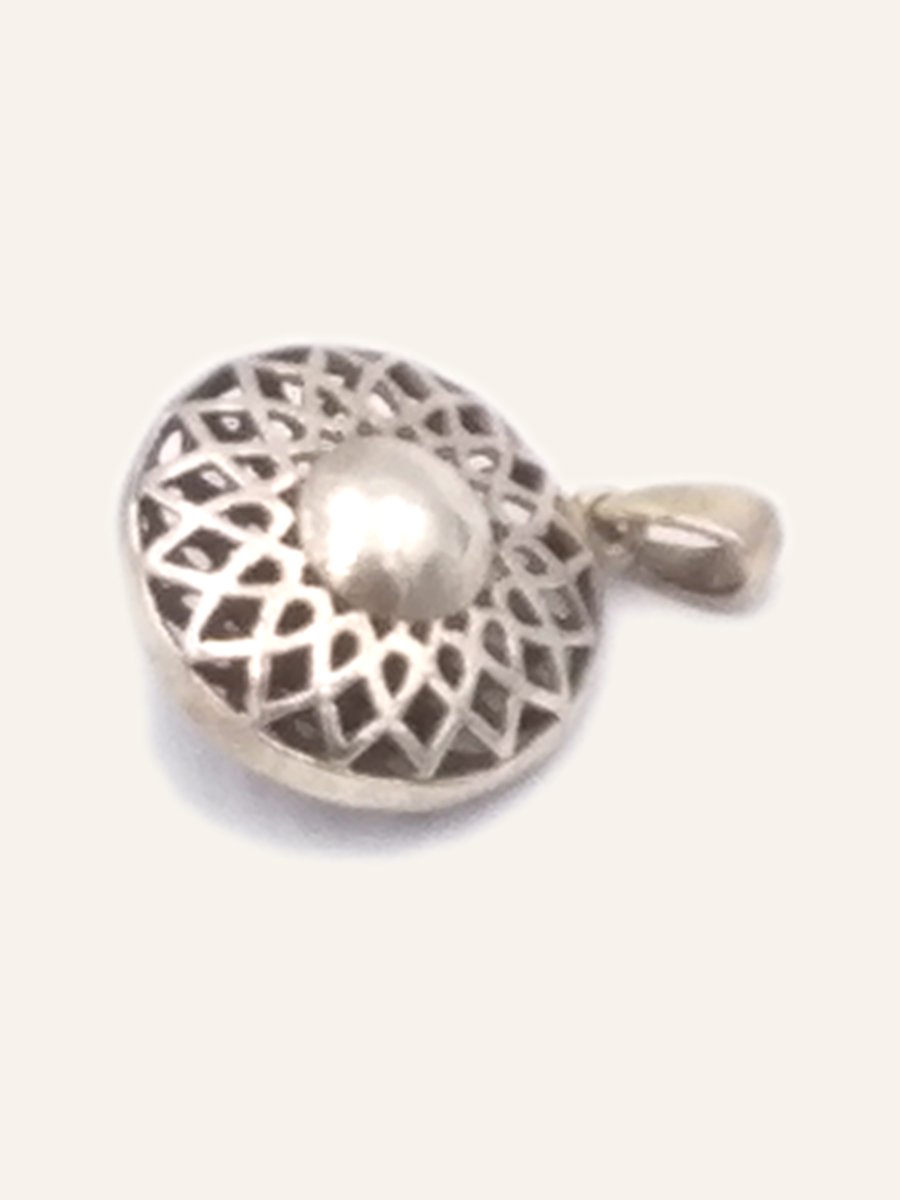 Openwork ball pendant with pearl