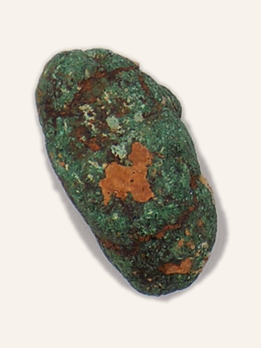 Polished malachite, small pebble