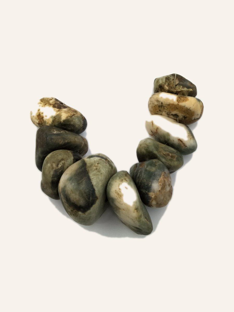 Green stone beads, strung lot